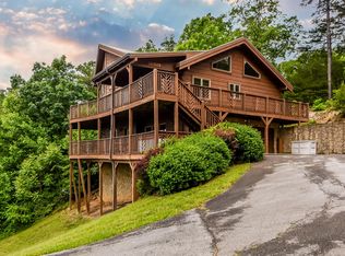 1003 Pinecrest Way, Sevierville, TN 37862