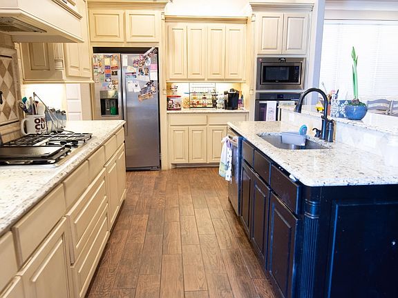 5th image of 11 Peyton Ct