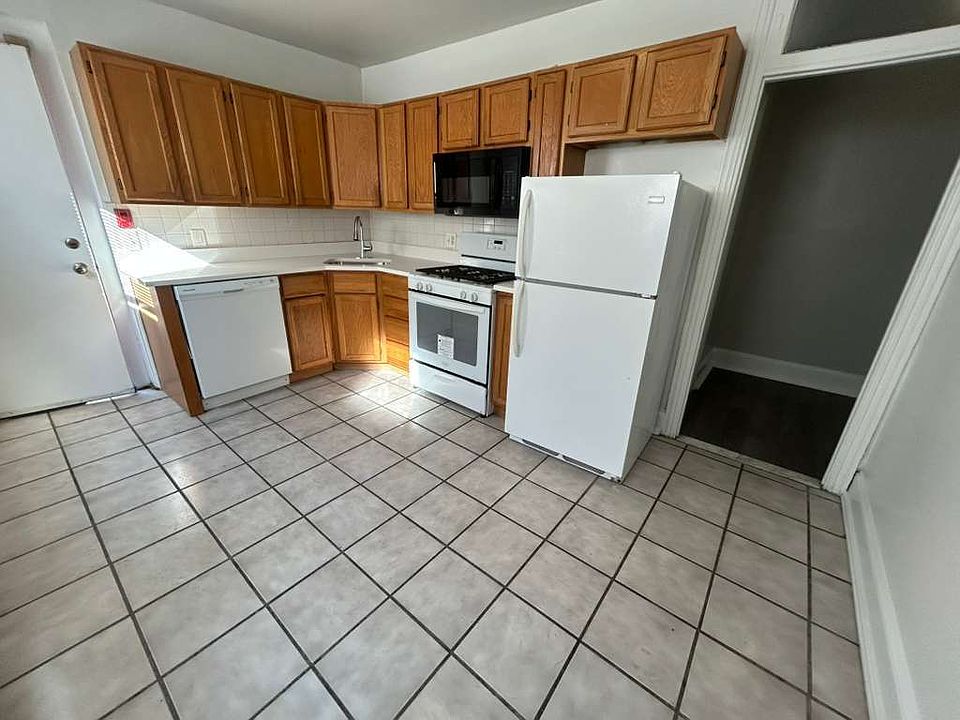 1st image of 4147 Ridge Ave #2