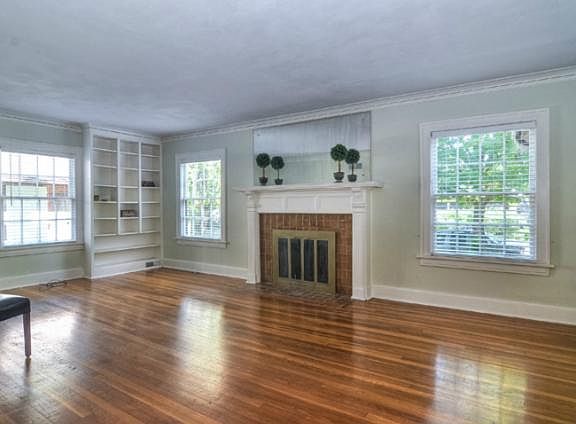 3rd image of 6115 Oak St
