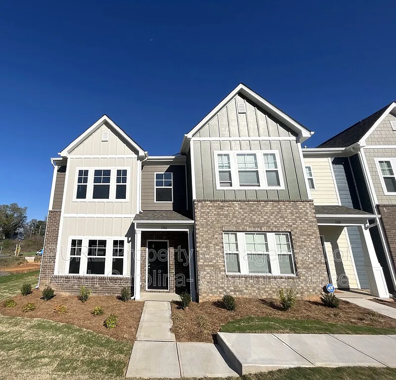 3 bed, 3.0 bath, 1700 sqft, $1,700 — Photo 1