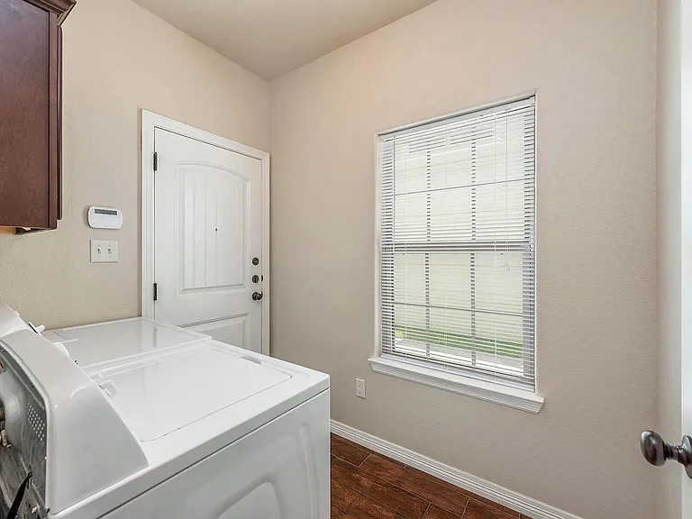 304 Live Oak St — Photo 14