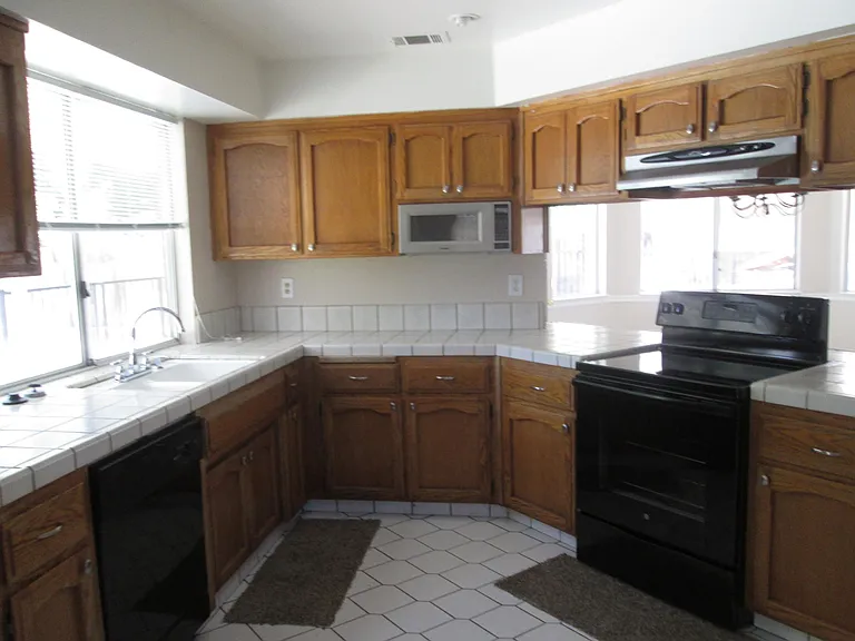 3615 Abbott Dr — Photo 11