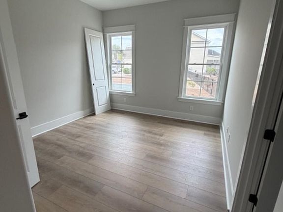 4th image of 409 Seabury Ln.