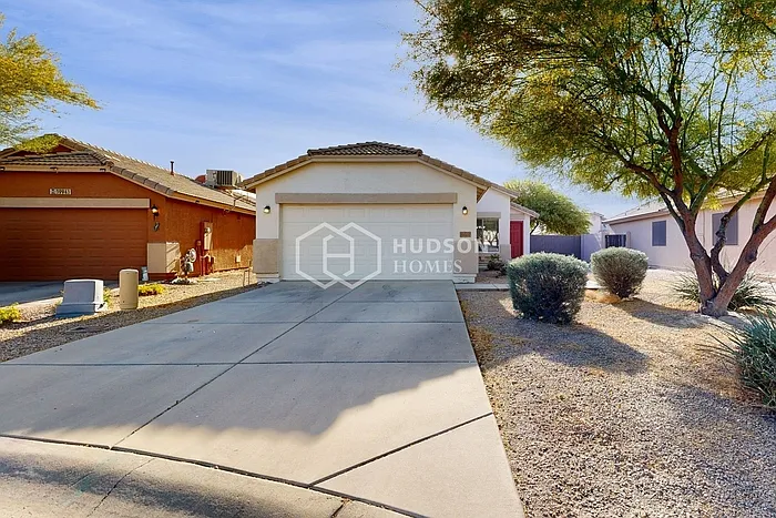 3 bed, 2.0 bath, 1319 sqft, $1,965 — Photo 1
