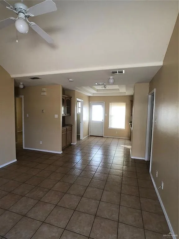 3 bed, 1103 sqft, $900 — Photo 2