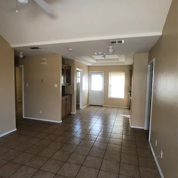 2027 W Western Dr #2 — Photo 2