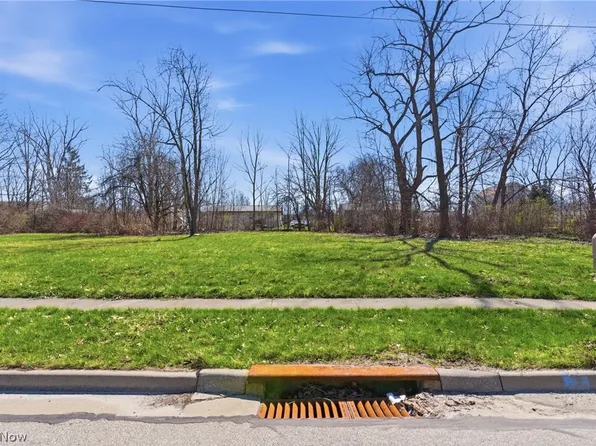 2048 Buchtel St, Twinsburg, OH 44087