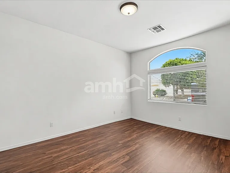 5839 E Nathan St — Photo 12
