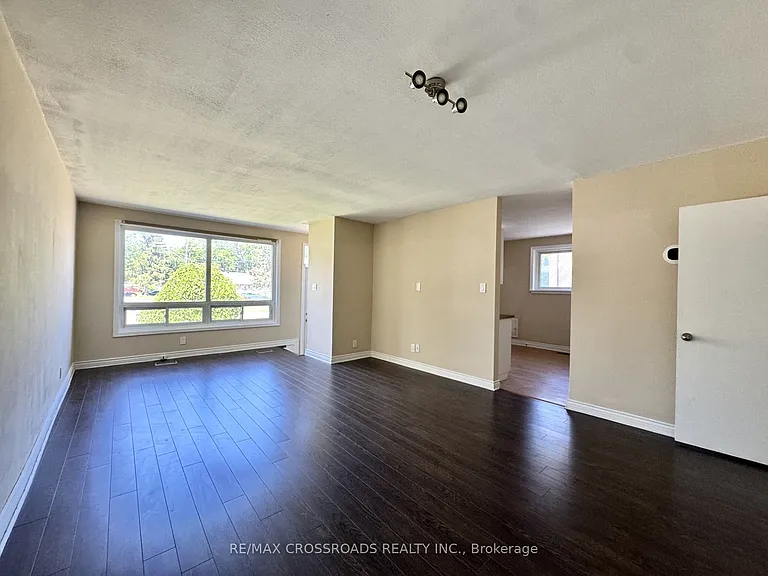 21 Davis Rd #MAIN — Photo 2