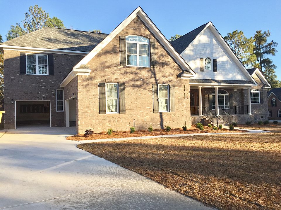 New Custom Brick 3Car Garage
