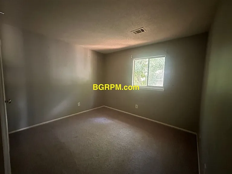 1004 Ferrell Dr — Photo 7