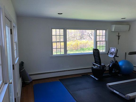 4th image of 101 Newfield Dr