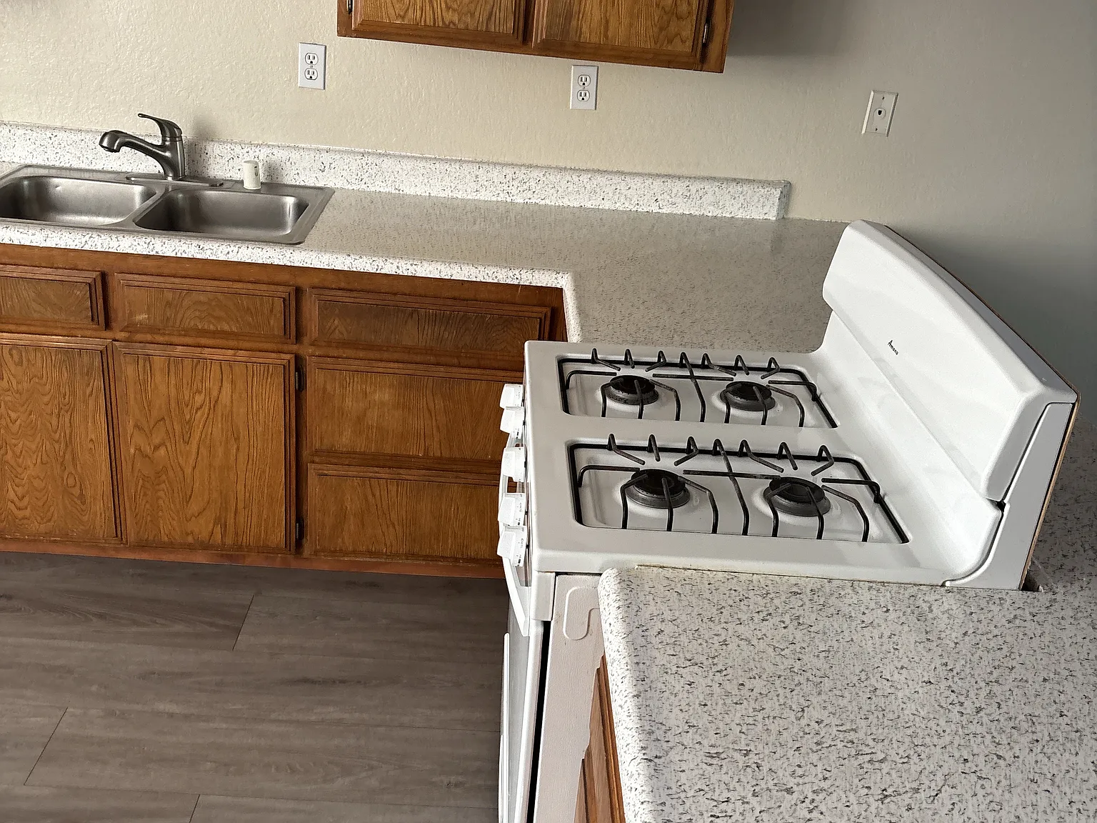 2 bed, 1.5 bath, 985 sqft, $1,685 — Photo 3
