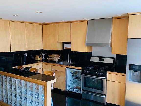 4th image of 1340 Westbury Dr