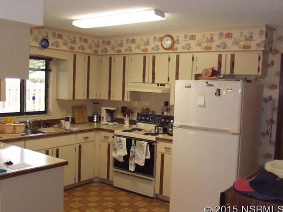 3rd image of 2903 Queen Palm Dr