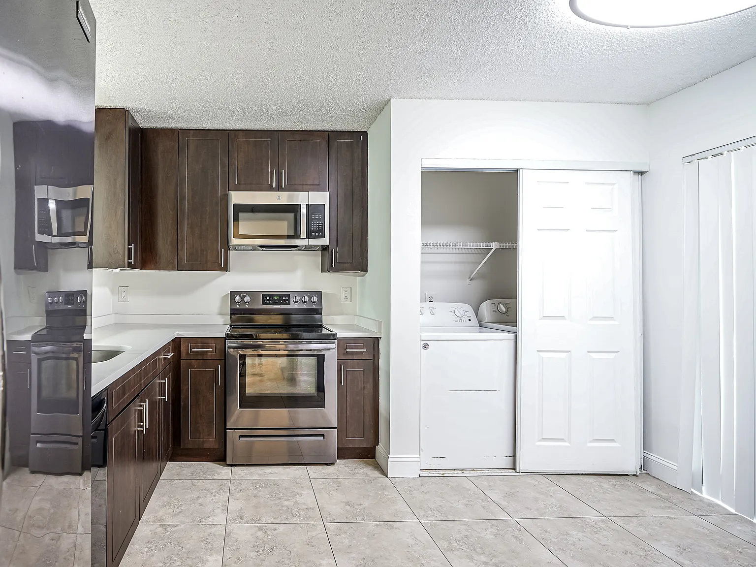 Oakwood Apartments — Photo 2