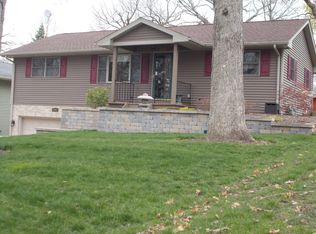 304 Chippewa Trl, Lake In The Hills, IL 60156