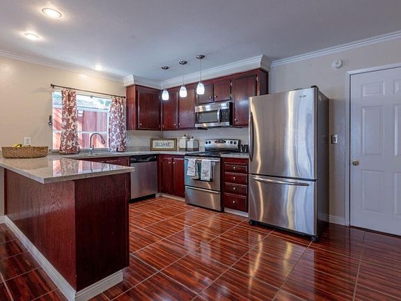 3rd image of 5653 Orchard Park Dr