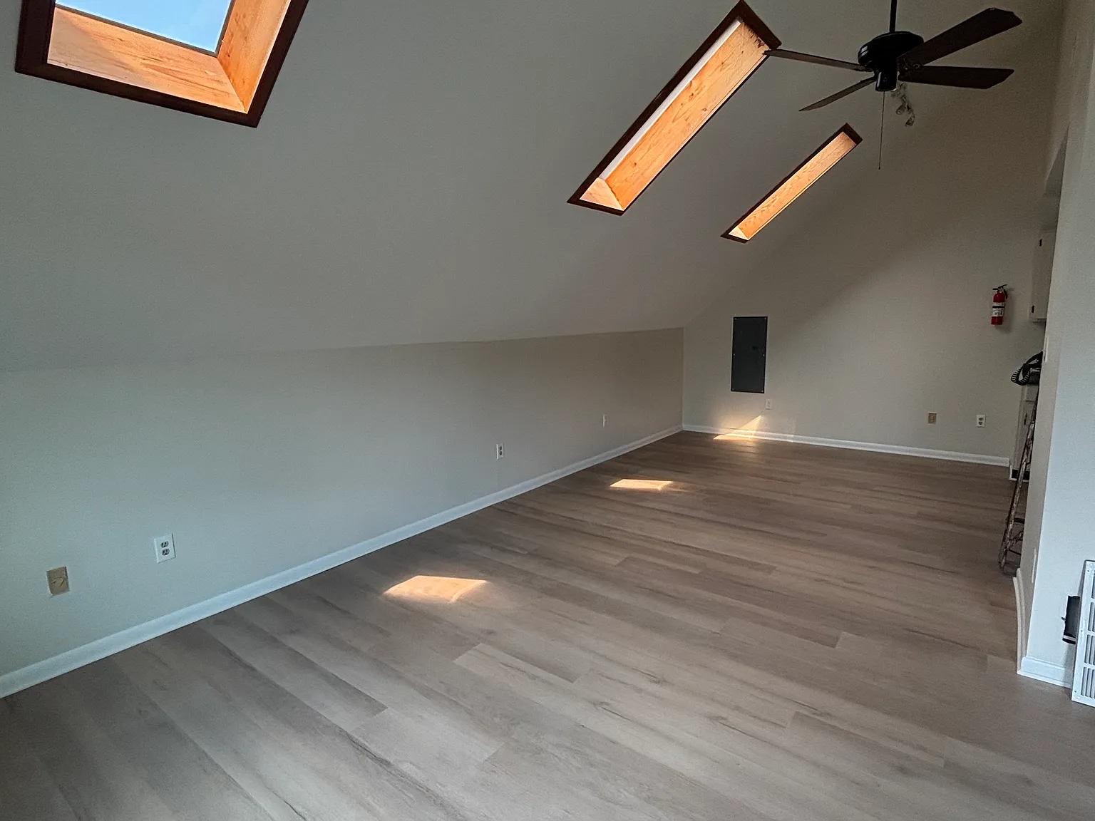 3 bed, 1.5 bath, 1100 sqft, $2,000 — Photo 4