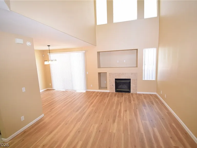 1613 Queen Victoria St #103 — Photo 4