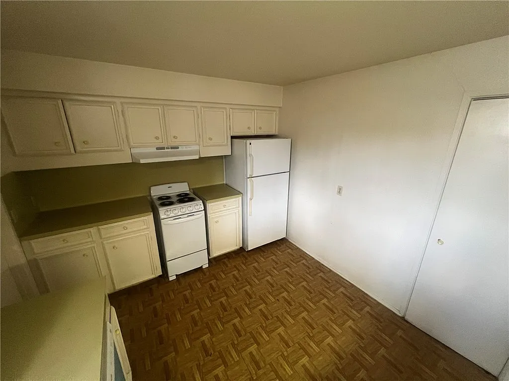 2 bed, 1.5 bath, 7733 sqft, $1,095 — Photo 4
