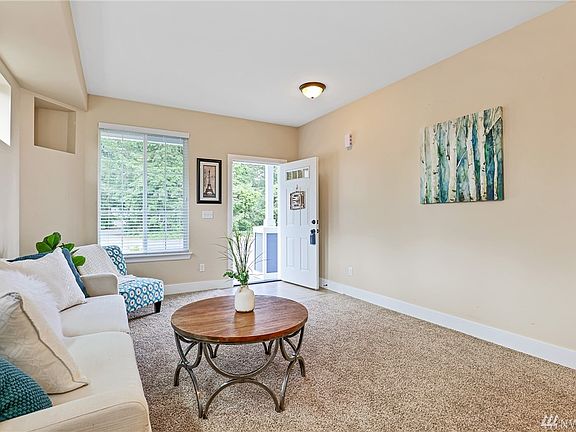5th image of 8209 207th St E