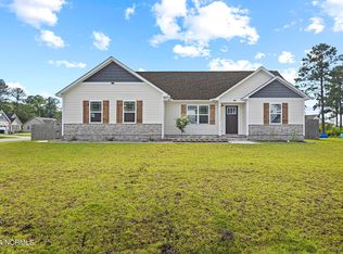 255 Breakwater Dr, Sneads Ferry, NC 28460