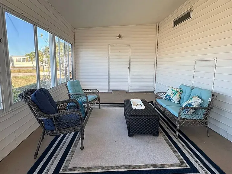482 Outer Dr — Photo 34