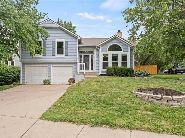 22012 W 48th St, Shawnee, KS 66226