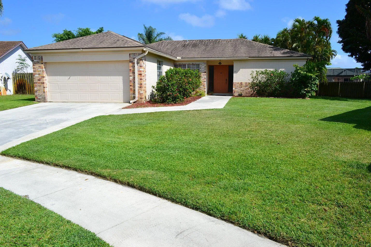 2 bed, 2.0 bath, 1300 sqft, $3,900 — Photo 3