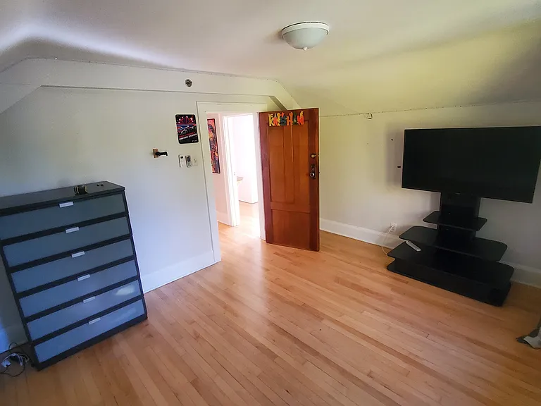 1911 E Newport Ave — Photo 17