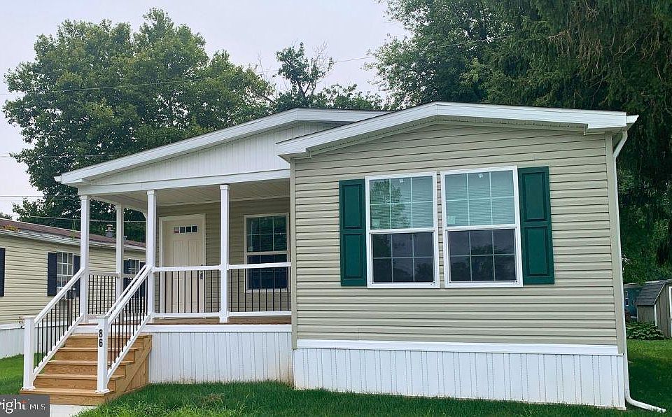 1st image of 86 Rose Ave