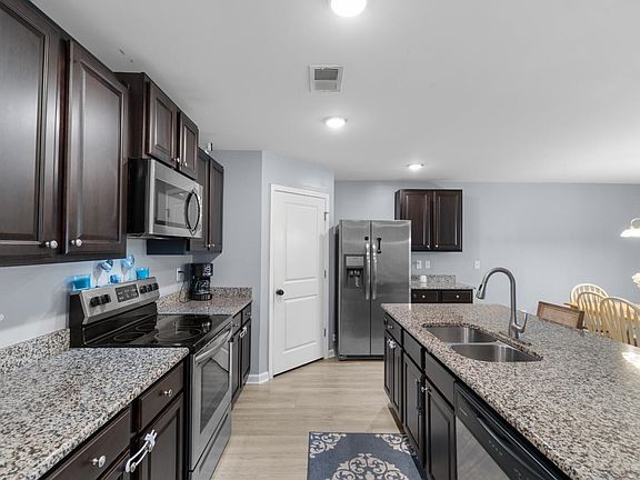 4th image of 3200 Holly Loop