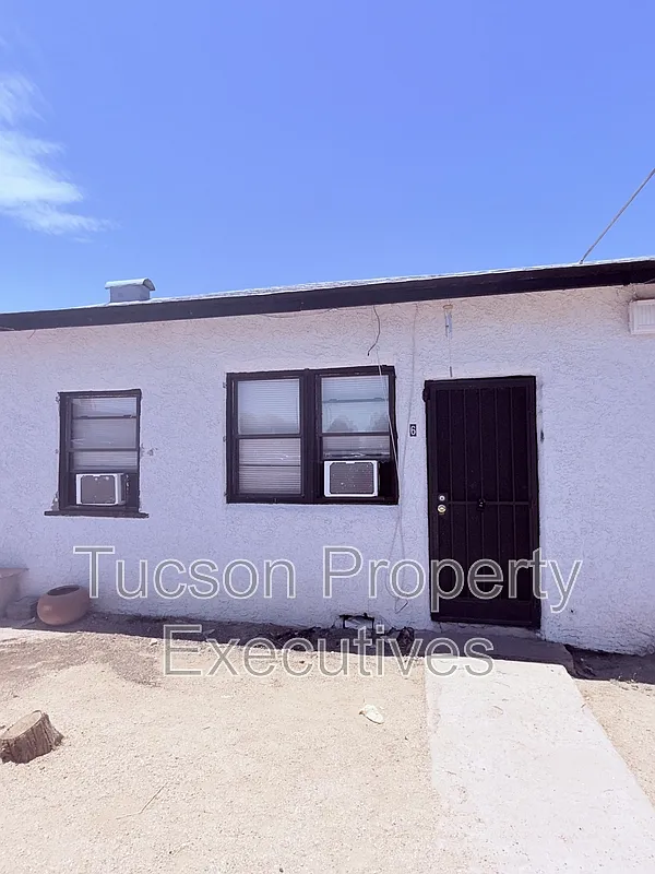 2 bed, 1.0 bath, 700 sqft, $650 — Photo 1