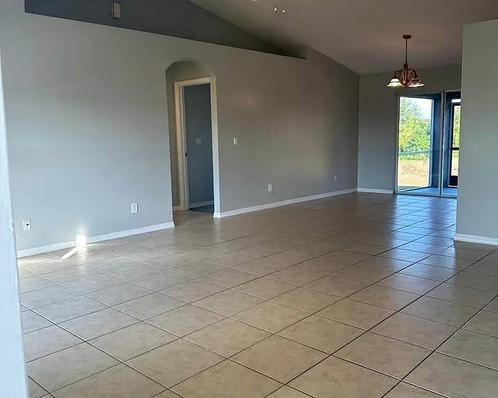 395 Palomar Ave — Photo 3