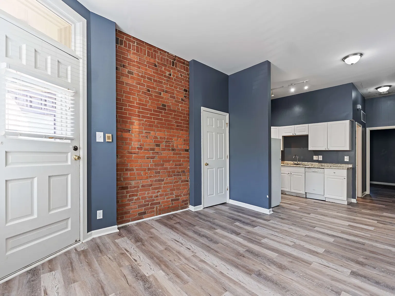 1 bed, 700 sqft, $995 — Photo 3