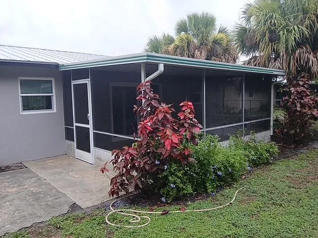 709 SE Alamanda Way — Photo 17