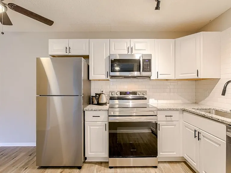 Eagle's Nest Apartments — Photo 20