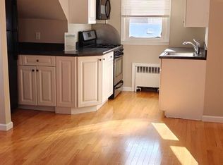 28 High Ave APT 2, Glen Cove, NY 11542