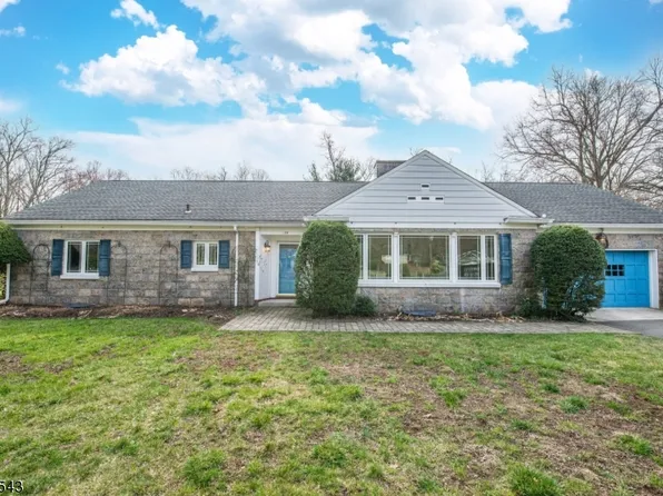 29 Sun Valley Way, Morris Plains Boro, NJ 07950