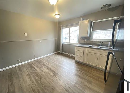 3rd image of 1095 Boone St