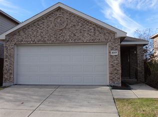4017 Houston Dr, Heartland, TX 75126