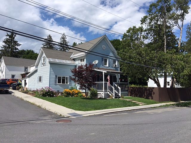 1st image of 31 Schuyler St