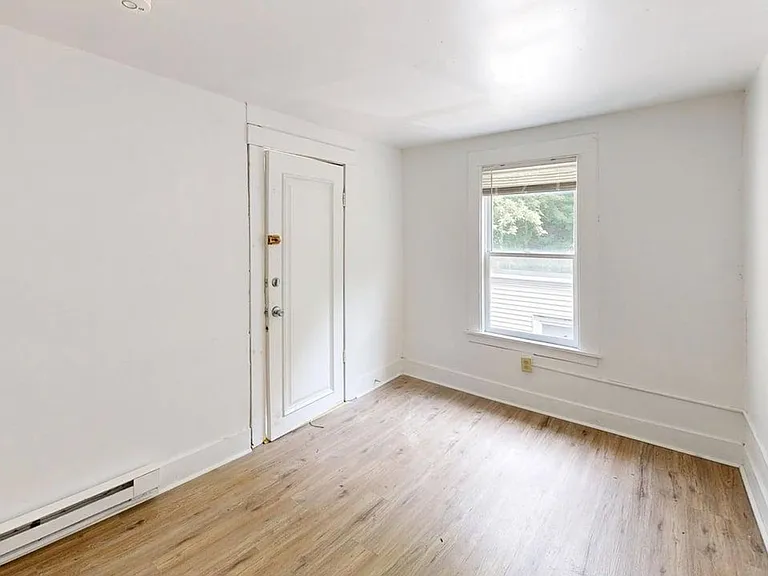 120 Main St. — Photo 22