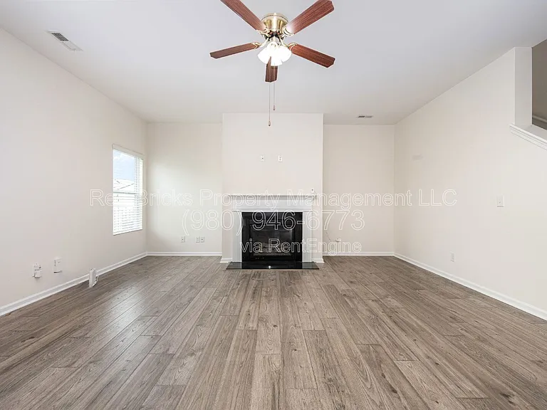 3530 Alister Ave SW — Photo 11