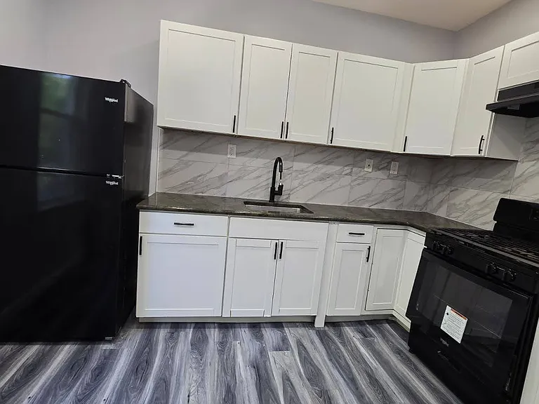 20 Wade St #2L — Photo 1