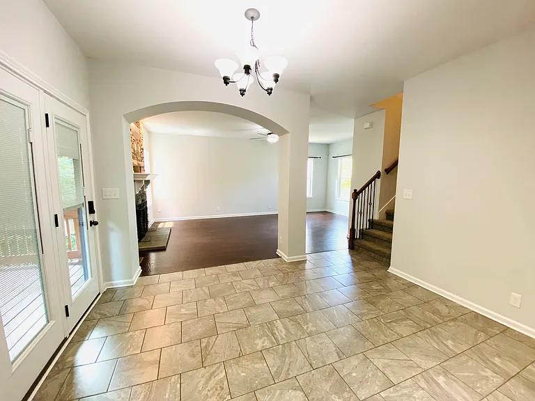1194 Eagles Bluff Dr — Photo 13