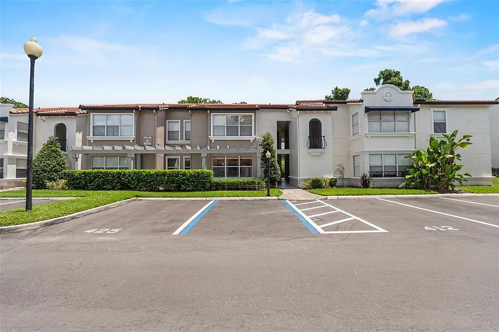 1 bed, 1.0 bath, 711 sqft, $1,350 — Photo 2