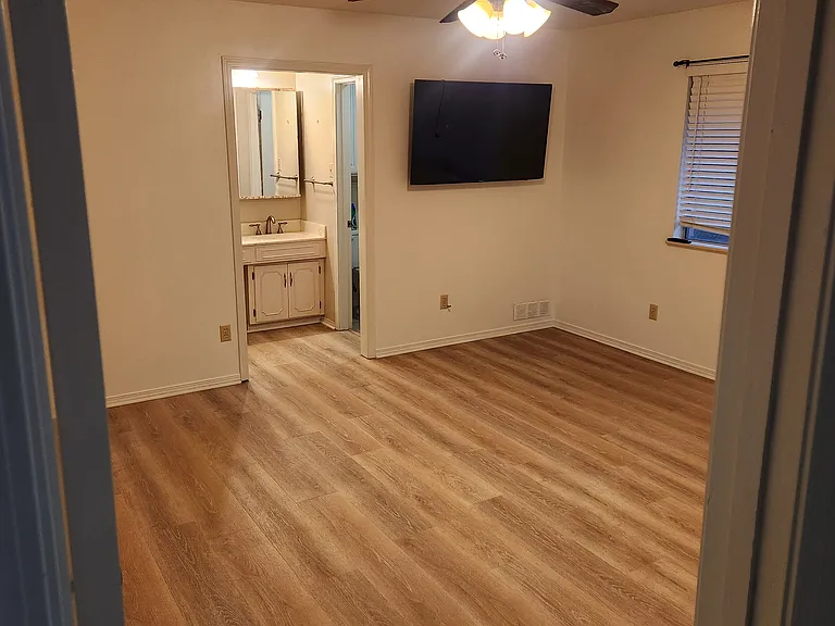 124 Napoleon Dr — Photo 7